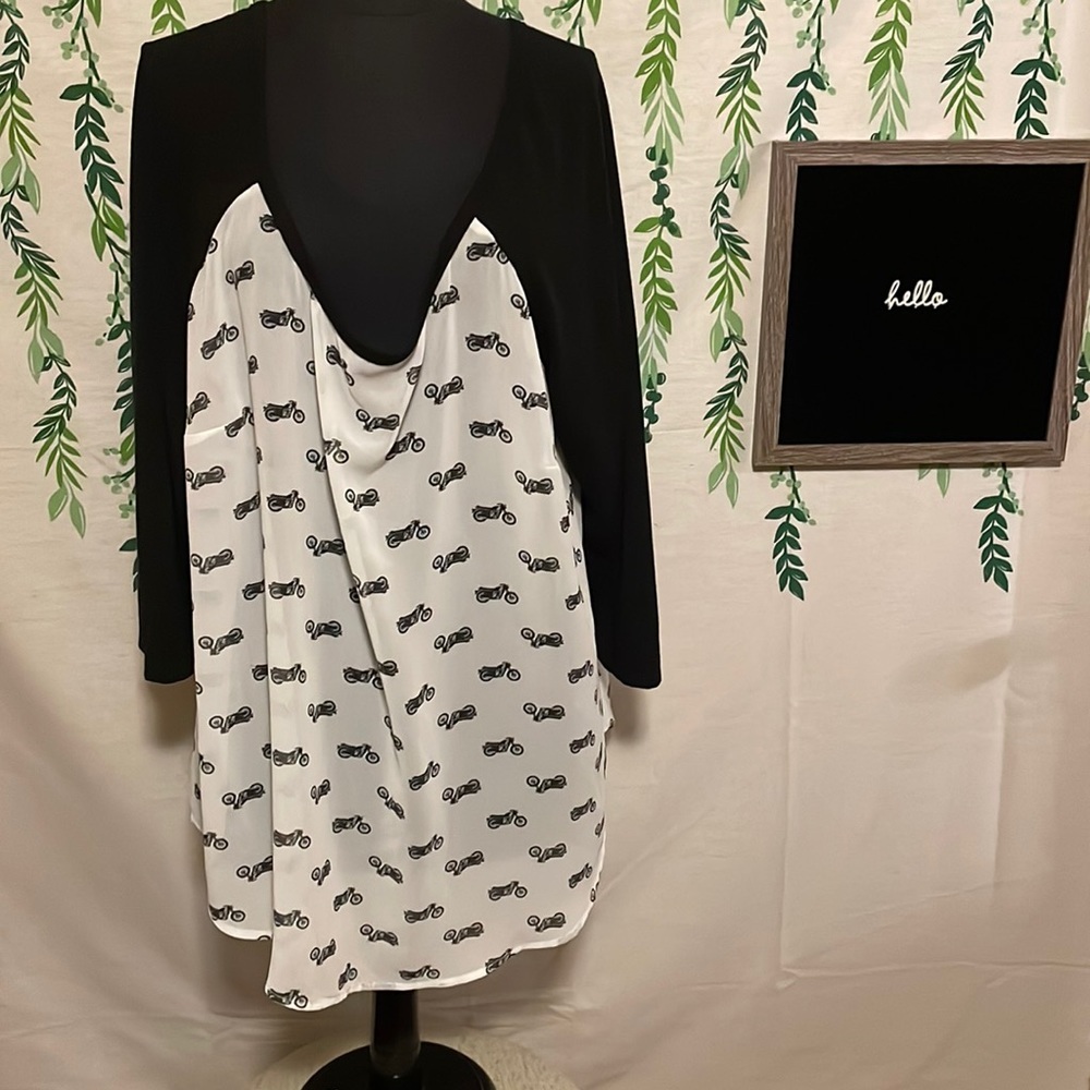 EUC Size 2 torrid Black/White Motorcycle Baseball T-Shirt C1